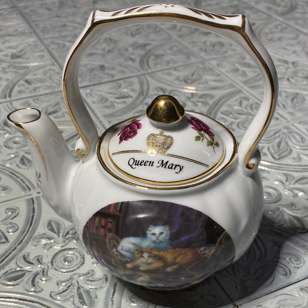 Fielder Keepsakes Porcelain Queen Mary Regency Kittens Teapot
